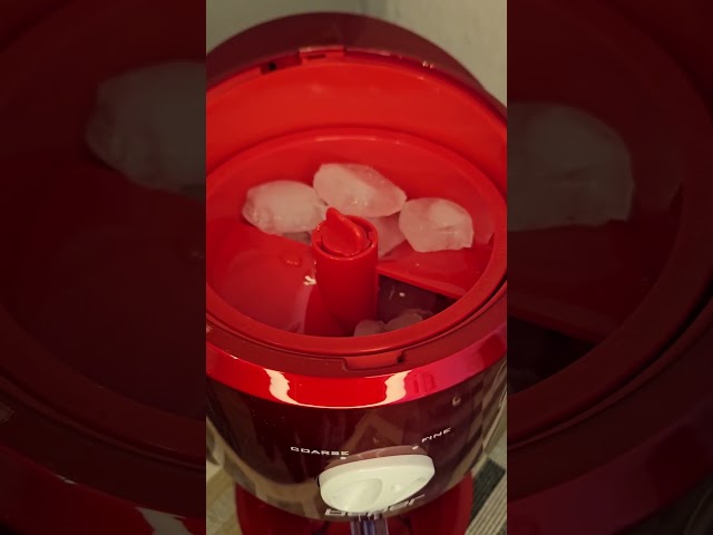 Video Teaser für Lauras Erfahrungsbericht: Beper Ice Crusher Review für perfektes Party-Eis
