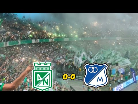 "ASI ES UNA FINAL DEL FUTBOL COLOMBIANO⚽️La hinchada de Atletico Nacional la mas grande del pais" Barra: Los del Sur &bull; Club: Atlético Nacional