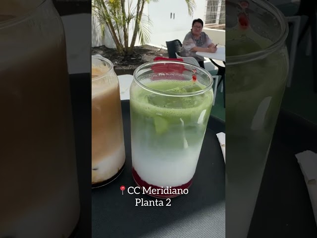Vídeo relacionado con ecooe Juego de 2 Vasos de Vidrio con Tapa y Pajilla 380ml, Tazas de Café Vasos para Llevar Smoothies Café Helado, Diseño Hermético e Impermeable, Ideales para Matcha Latte, Jugos, Leche, Té, Cócteles