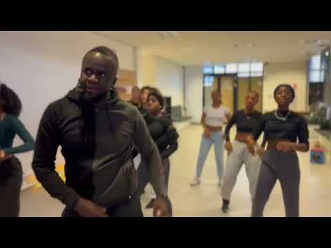 Skitta en de Nieuwe Skittergirls aan t oefenen. Doe je met ons mee