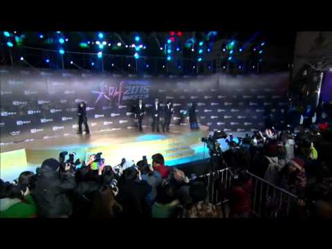 141206 尖叫2015愛奇藝 IQIYI 之夜 - CNBLUE 紅毯 CUT