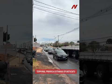 Temporal causa estragos em Botucatu (SP)