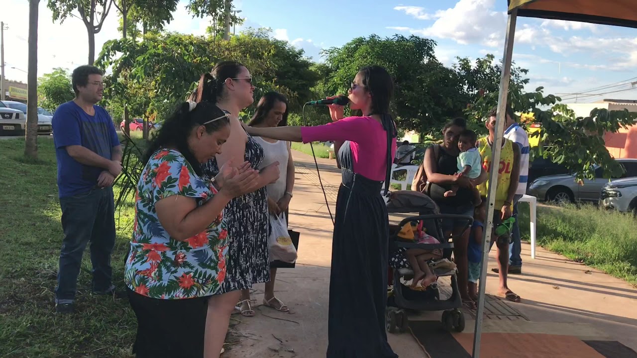 Deus marca encontros - Evangelismo nas ruas do Areal Brasília - DF - Wanuzia Marcks