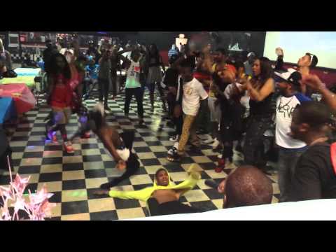 FUTURISTIC PAST BALL Performance Last Battle Jupiter Lanvin Vs Indigo Revlon