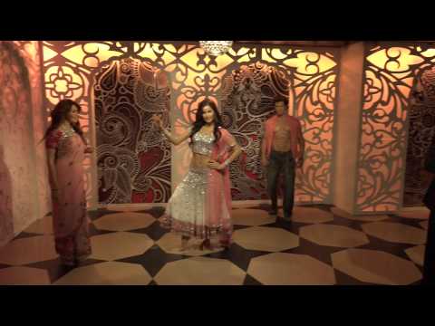 download lagu mp3 mp4 Katrina Kaif Madame Tussauds, download lagu Katrina Kaif Madame Tussauds gratis, unduh video klip Katrina Kaif Madame Tussauds