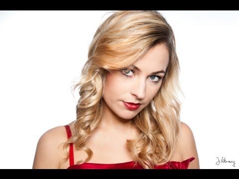 Unter Uns - Leonie Weidenfeld Schauspielerin Sarah Stork Shooting by Jochen Mittenzwey