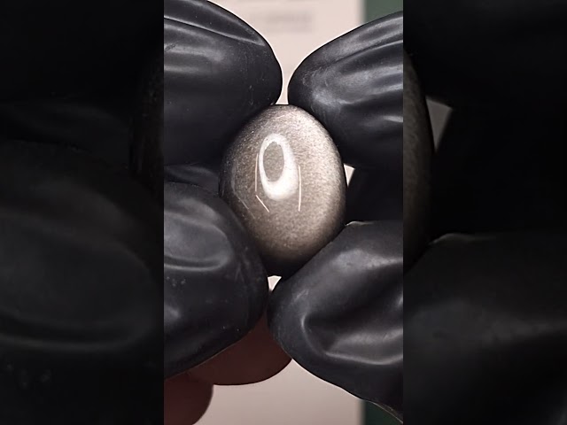 حجر اوبسيديان اسود مع توهج طبيعي مفحوص بشهادة مختب...