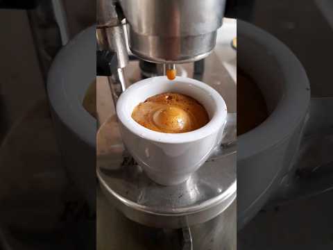 Espresso cremoso con Kamira - #shorts