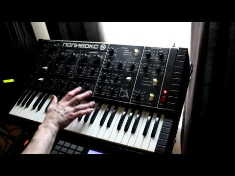 Ditto X4 Looper with a synthesizer