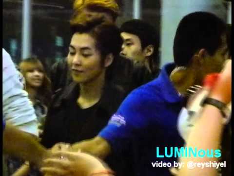121125 EXO-M (Xiumin and Luhan) at Suvarnabhumi Airport