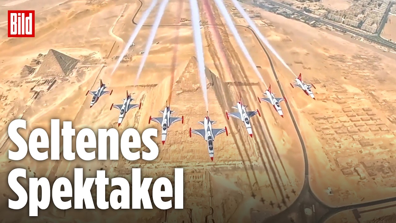 Gizeh aus der Luft: Türkische Kunstflieger rasen über die Pyramiden