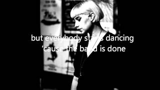 Molly Nilsson - Whiskey Sour lyrics