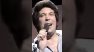 Tom Jones - Move Closer