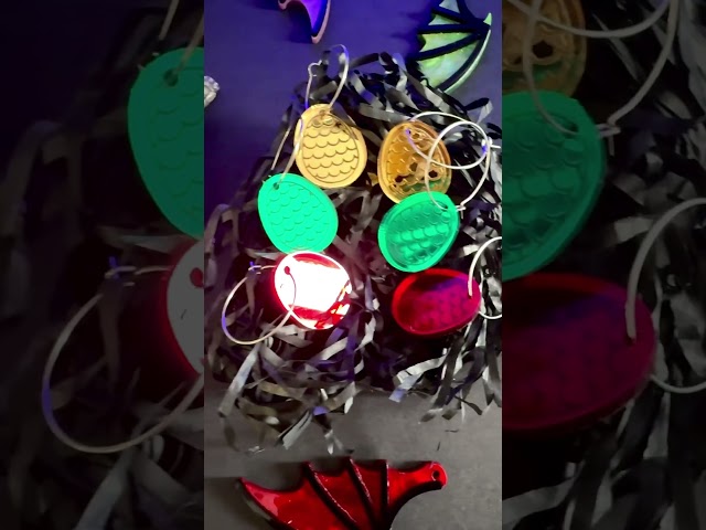 Vídeo relacionado con Inateannal Pendientes de dragón punk pendientes de cartílago de dragón pendientes de dragón volador pendientes de trepador de orugas de oro pendientes de metal sin perforación joyería para mujer