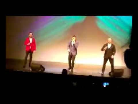 3 Sud-Est, Toronto, April 26th (cu telefonul)