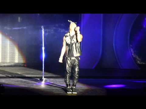BigBang Alive tour NJ-TaeYang Solos- takes off shi