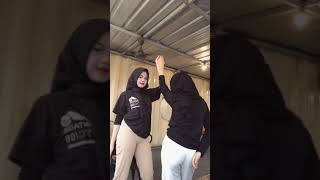 Download lagu Cewek Jilbab Goyang #8 mp3