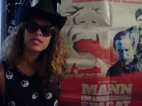 SHAZZ LEE'S "MANN IM SPAGAT" CLIP