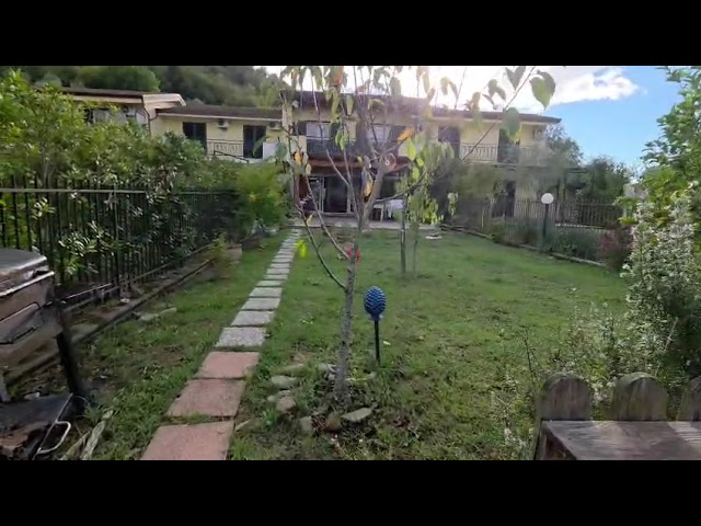 Appartamento con giardino e box auto a Laureana Cilento