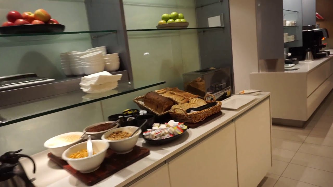 Qantas Airways International Business Lounge