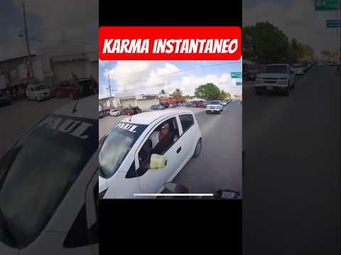 Se le cierra a Motociclista, y Recibe karma instantaneo #karmainstantáneo #biker