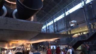 preview picture of video 'Walking around space shuttle Discovery @ Udvar-Hazy Center - 13 October 2014'