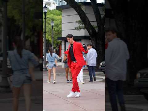 How to cross a street with style 😳