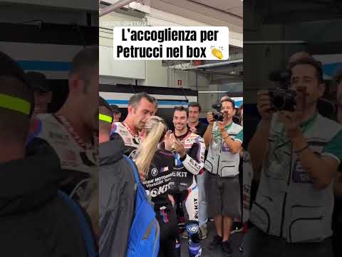 L’accoglienza per Petrucci nel box 👏 #petrucci #bmw #sbk #motogp #superbike