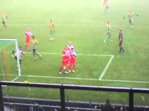 Penalty Leon de Kogel (ADO Den Haag - FC Utrecht) (20-11-2011)