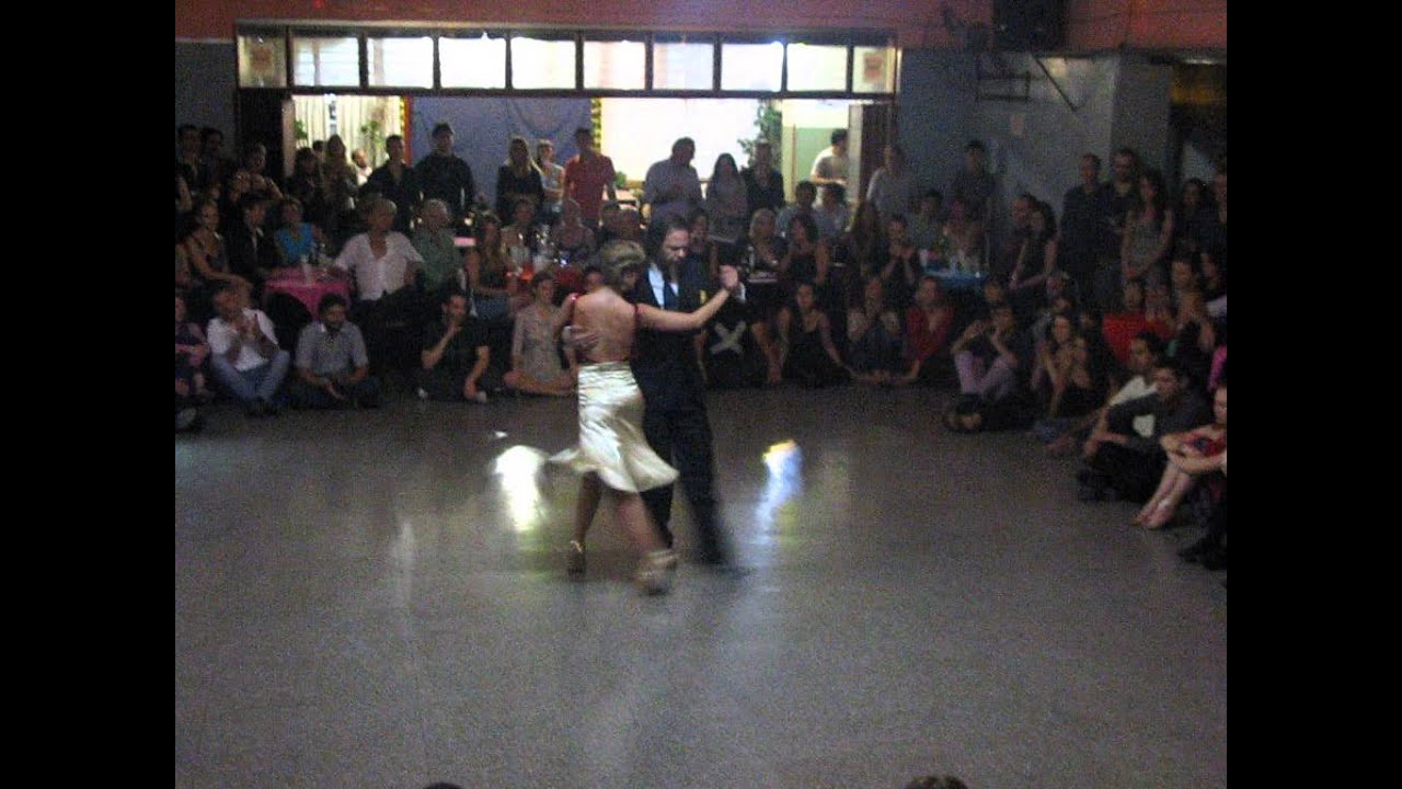 FABIAN PERALTA y JOSEFINA BERMÚDEZ en Viva La Pepa Milonga (1/4)