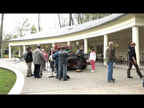 Úklid městského parku v Klatovech