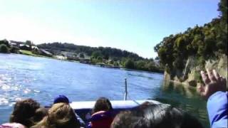 preview picture of video 'Hukafalls Jet Boat - Waikato River - Wairakei Park'