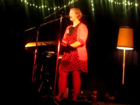 Leigh Stardust : I Can't Fall For You (live 2012)