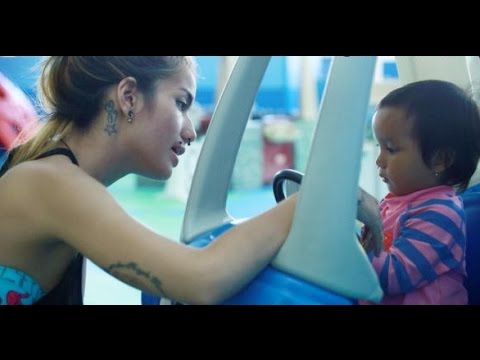 Sheila Marcia "Kepergok" Asyik Bermain Dengan Anaknya