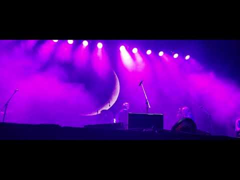 Noche de perros - Estadio Obras al aire libre