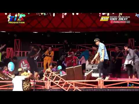 TRAGEDI PANGGUNG AMBRUK EDY ZEKY