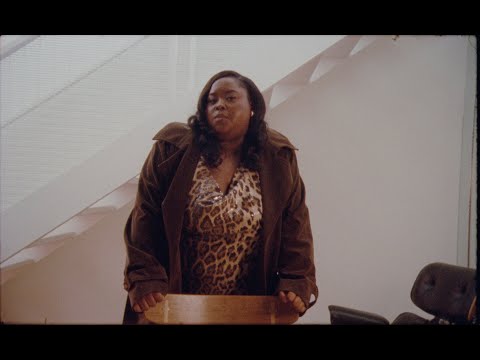 Chrissi - ONE IN FIVE ! (Visualiser)