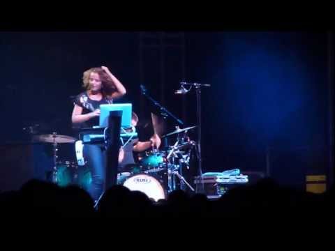 Katarína Knechtová - Keby (The Cranberries, Praha 2012)