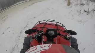 preview picture of video 'Renagade 500 VS Arctic cat 500 in the snow'