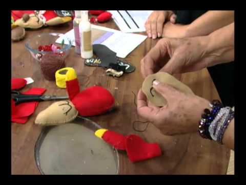 Mulher.com 15/12/2011 - Rena natalina em feltro 1/2