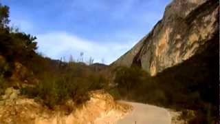 preview picture of video 'RUTAS MORTALES. subiendo hacia  Mesa del Oso desde Rayones.'