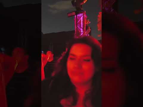 If you could be there right now, who’s coming with you? Tag them! #sunday #vinyl #vinylcollection