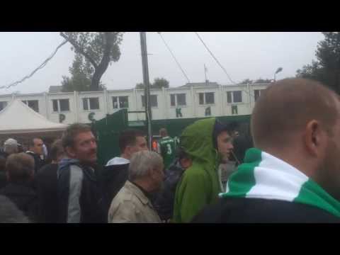 Cieszynka kibicow Pelikana Łowicz po wygranym meczu z Radomiakiem Radom 2:1 2013