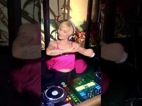 Promotional video thumbnail 2 for DJ Reggie Y2K
