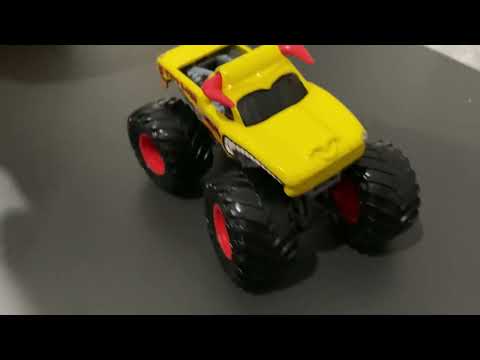 MONSTER TRUCK - HOTWHELLS, na pista de papelão (EL TORO LOCO)