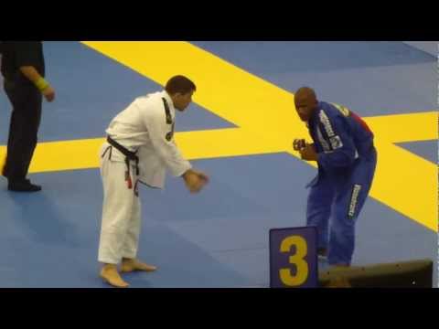 Fernando Terere vs Charles Negromonte - IBJJF European Open 2013 - Black Adult - Middle