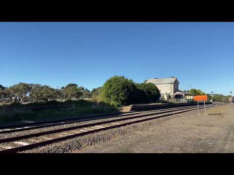 G512 & VL353 on QB Hay Train at Meredith