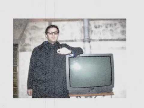 L'uomo con la televisione (video musicale di Dejan e la parte reale)