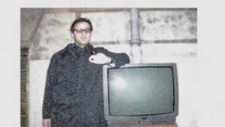 L'uomo con la televisione (video musicale di Dejan e la parte reale)