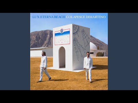 La luce che sfiora di taglio la spiaggia mise tutti d'accordo